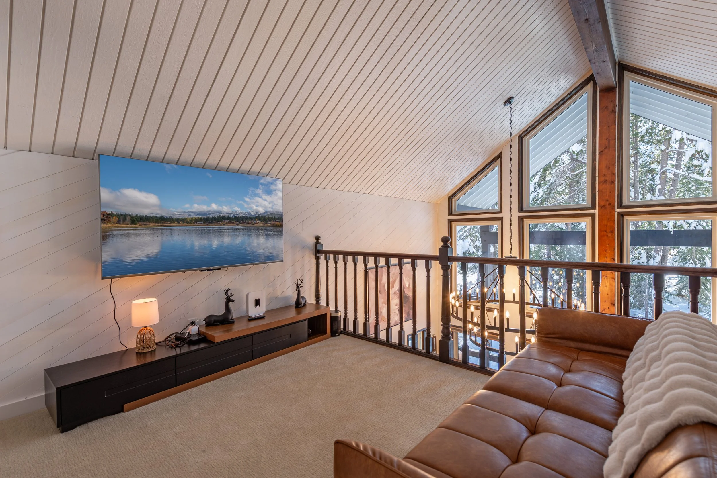 Renovated alpine loft with lake view